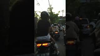 Download lagu Ni bule ABG knapa liat-liat ya..?? mp3 Download lagu Ni bule ABG knapa liat-liat ya..?? mp3