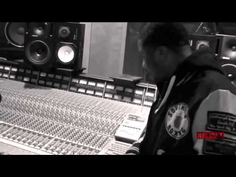 Just Blaze - Making Of "Public Service Announcement" With Jay Z