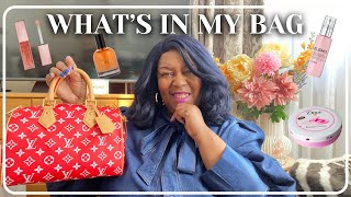 WHAT’S IN MY BAG | Realistic Everyday Handbag Essentials & Must-Haves
