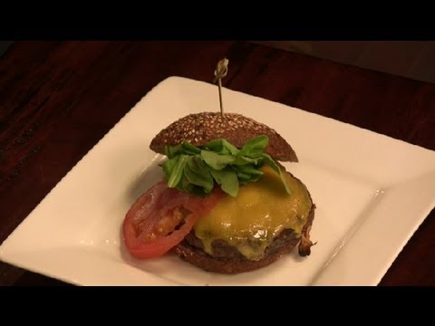 How to Make a Good Cheeseburger Patty : Burger Cooking...