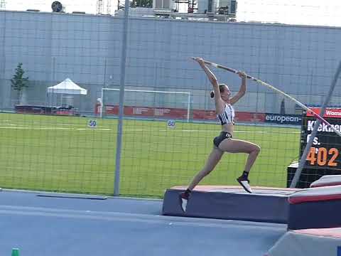 Klekner Hanga Csenge második ugrása a 4,02 m-es magasságon