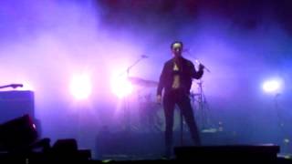 Savages - Surrender - (Vive Latino 24-04-16)