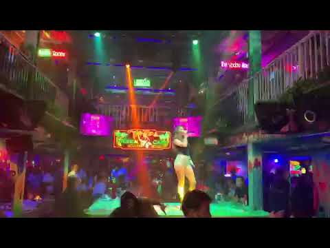 Jlo show performance Mangos Miami