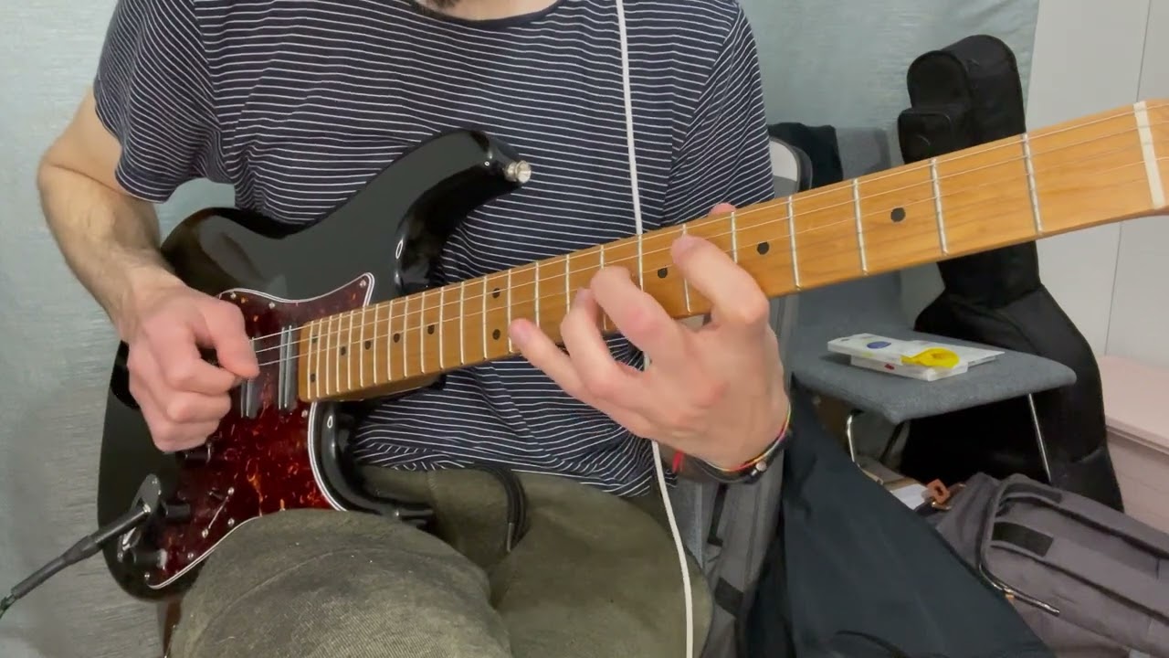 Roberto Barlocci playing a jazz outside lick on electric guitar