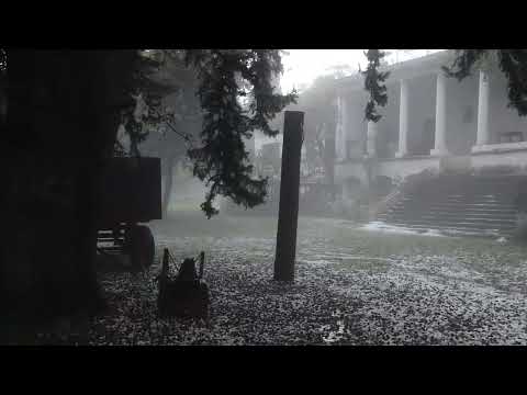 Feroz caída de granizo en antiguo hotel de las sierras de Córdoba. #shorts 