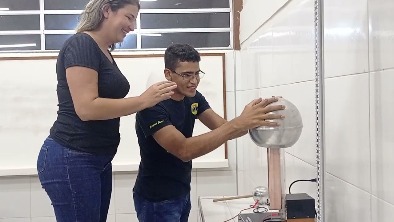 Experimento com o gerador de Van Der Graaf