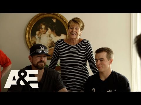 Wahlburgers: Paul Cleans House in Poker (Season 5, Episode 2) | A&E