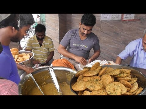 Lucknow People Enjoying Morning Food - Khasta/Puri/Chhole Chawal - Durga Khasta Corner Video