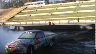 preview picture of video '72  4DKIDS Holden V8 VS Ute At Good Fryday Burnout Comp WSID 18 4 2014'