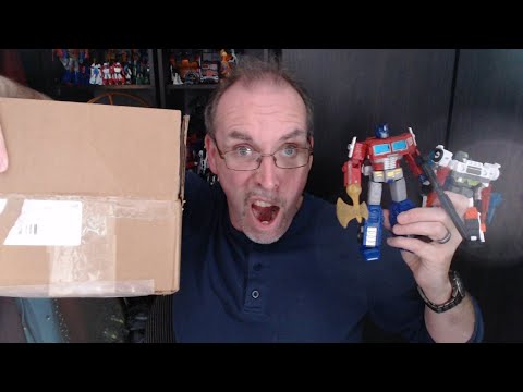 GotBot Goes Live, SS 86' Optimus, Legacy United, Threezero, Medix and an Unboxing