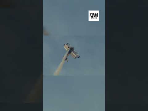 Britânica de 97 anos anda em asa de avião e quebra recorde mundial