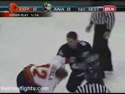 Jarome Iginla vs Francois Beauchemin