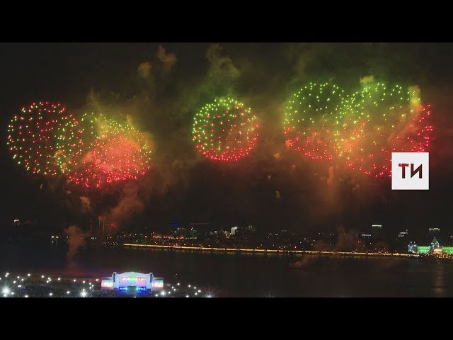 Концерт у Центра семьи «Казан» и праздничный салют