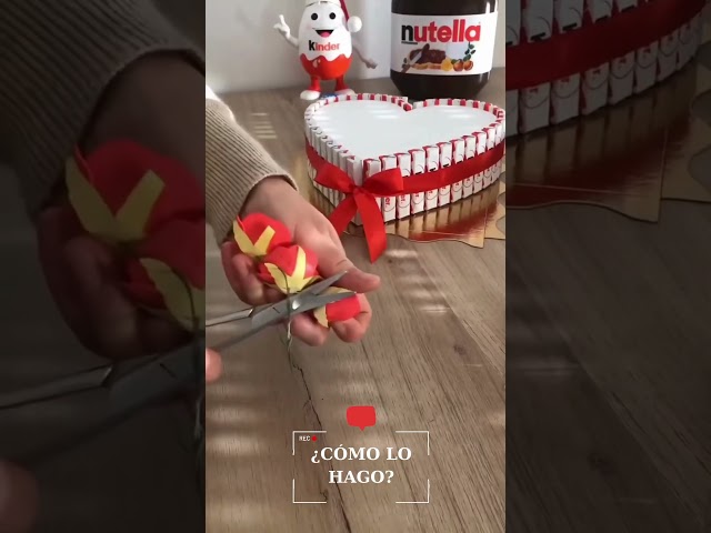 Vídeo relacionado con Corazon de Chocolate con Kinder Bueno, Shochobons, Chocolate y Bombones Lindt. Regalo Ideal para Parejas, Día de la Madre, Cumpleaños... [IAMI]