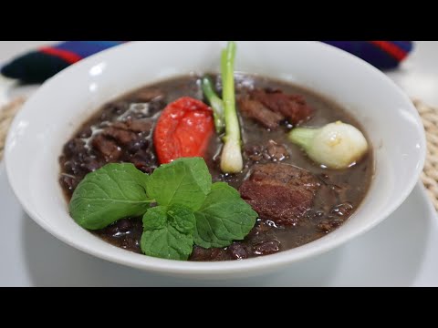 Frijoles Negros con Chicharrón .