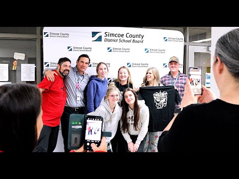 Fresh 93.1 FM School Tour at Elmvale District High School!