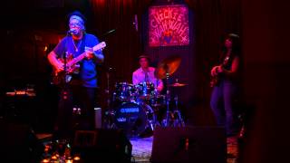 New Orleans - Papa Mali, Johnny Vidacovich, Casandra Faulconer @ chikie wah wah
