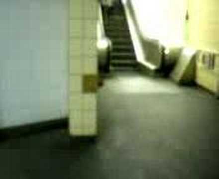comment monter escalator avec poussette