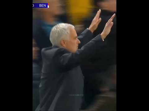 Mourinho steps in to calm Benfica fans reacting to Enzo #mourinho
