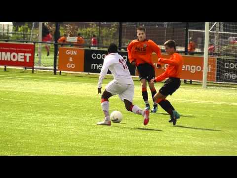 21 apr 2012 VV De Meern B1 - Zeeburgia B2 com 2-0 prima spelmoment