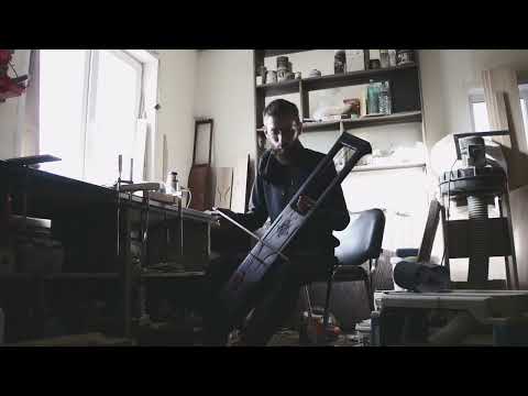 Bass tagelharpa "Hiisi's elk". Improvisation in the workshop