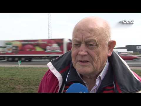 Clubheld USV Nieuwleusen krijgt reclamezuil langs snelweg A28