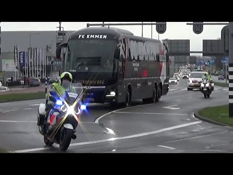 Spelersbus FC Emmen komt onder politiebegeleiding aan bij de kuip voor Feyenoord - FC Emmen!