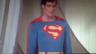 Throwing the S!  In Superman 2, Superman throws his 'S' Emblem!?