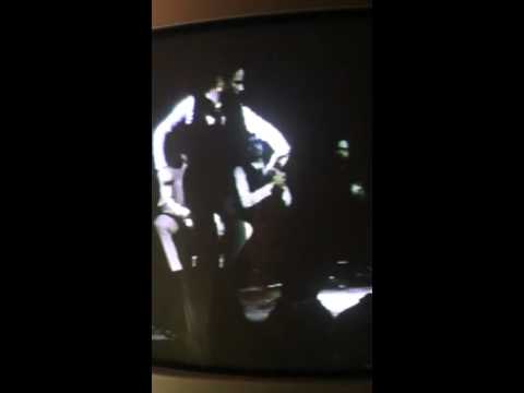 2 part de la mimbre bailando en casa patas