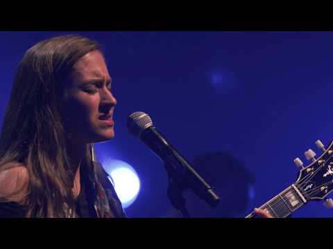 NINA ATTAL - LIKE A BIRD (live)