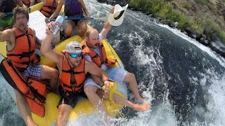preview picture of video 'How The Locals Do It - Deschutes River Whitewater Rafting. Maupin, Oregon'
