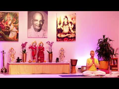 Anfänger Yoga mit Clara - Yoga Vidya Mittelstufe Live - 17:00 Uhr 19.09.2021