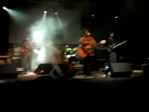 Ellen Oléria Part. Emicida - Testando (Ao Vivo)