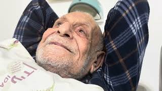 על חכמי בבל מספר סבה חיים המכונה אבו יוסף (רדיו כל האמת) - התמונה מוצגת ישירות מתוך אתר האינטרנט יוטיוב. זכויות היוצרים בתמונה שייכות ליוצרה. קישור קרדיט למקור התוכן נמצא בתוך דף הסרטון