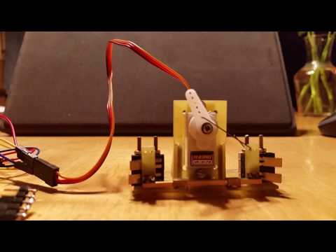 Weichenantrieb mit einem Servo und jeweils 2 Schalter im Endanschlag