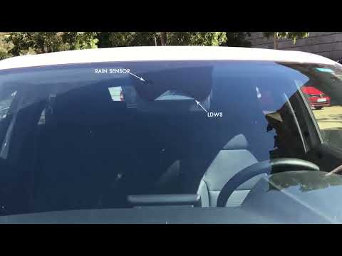 727128058R RENAULT CAPTUR WINDSCREEN WITH RAIN SENSOR WITH CAMERA BRACKET WITH ACOUSTIC