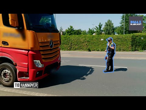 The drive-by middle finger 👮 | 110 Hannover - In the sights of the police