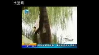 Video of Huang Baoyu who has 1.6 meters long hair