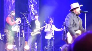 Brand New Day (Live), The Mavericks at the Ryman
