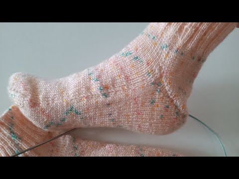 Knit simple socks with only 2 needles