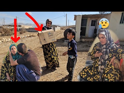 Evadingresponsibility:Qobaddoes notwanttoget involved in the problems of Shokoofeh and her children.