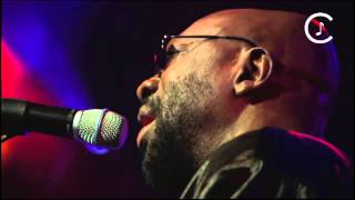 iConcerts - Isaac Hayes - Walk On By (Live)