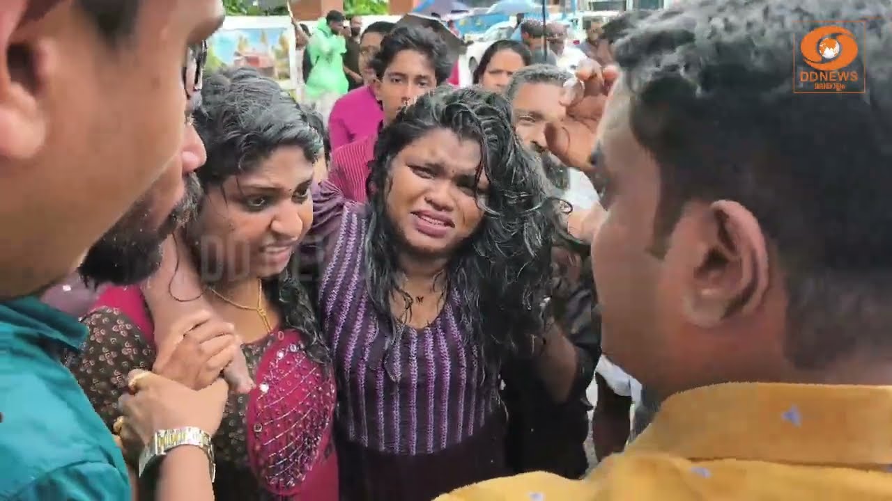 യുവമോർച്ച മാർച്ചിൽ സംഘർഷം; ജലപീരങ്കി പ്രയോഗിച്ച് പ?