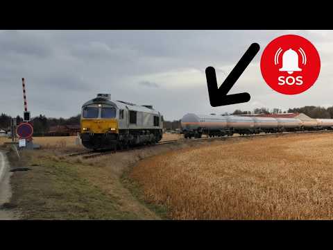 Rettungsaktion - Class77 bleibt auf der Strecke liegen mit Gaskesselzug, zweite Class77 schiebt 