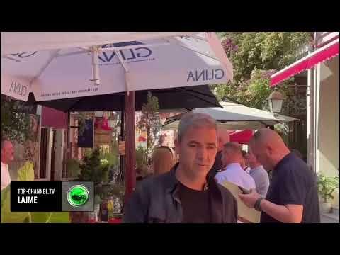 Top  Channel/ “Bën mirë t’i heqësh vetë”/ Rama inspekton lokalet në Vlorë: Futi brenda këto tavolina