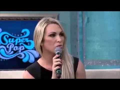 Travesti Rebeca discute com Luciana Gimenez ao vivo no Super Pop!