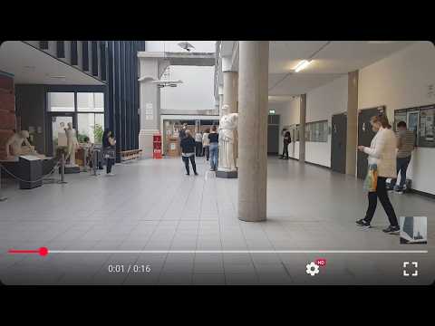 Friedrich-Schiller-Universität in Jena, Warten auf Einlaß in die Teil-Bibliothek