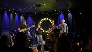 Download lagu Playing live in a small club | Setup, soundcheck and GO! mp3
