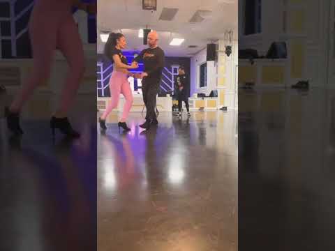 Beginner Salsa On2 Sequence #dance #salsadancing #latindance #rodrigoandwendy #salsadance #salsa