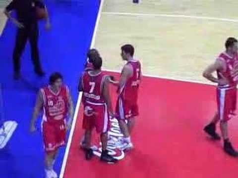 17 26-10-07 Luik-BCO - Titus scoort mooi puntje na assist va